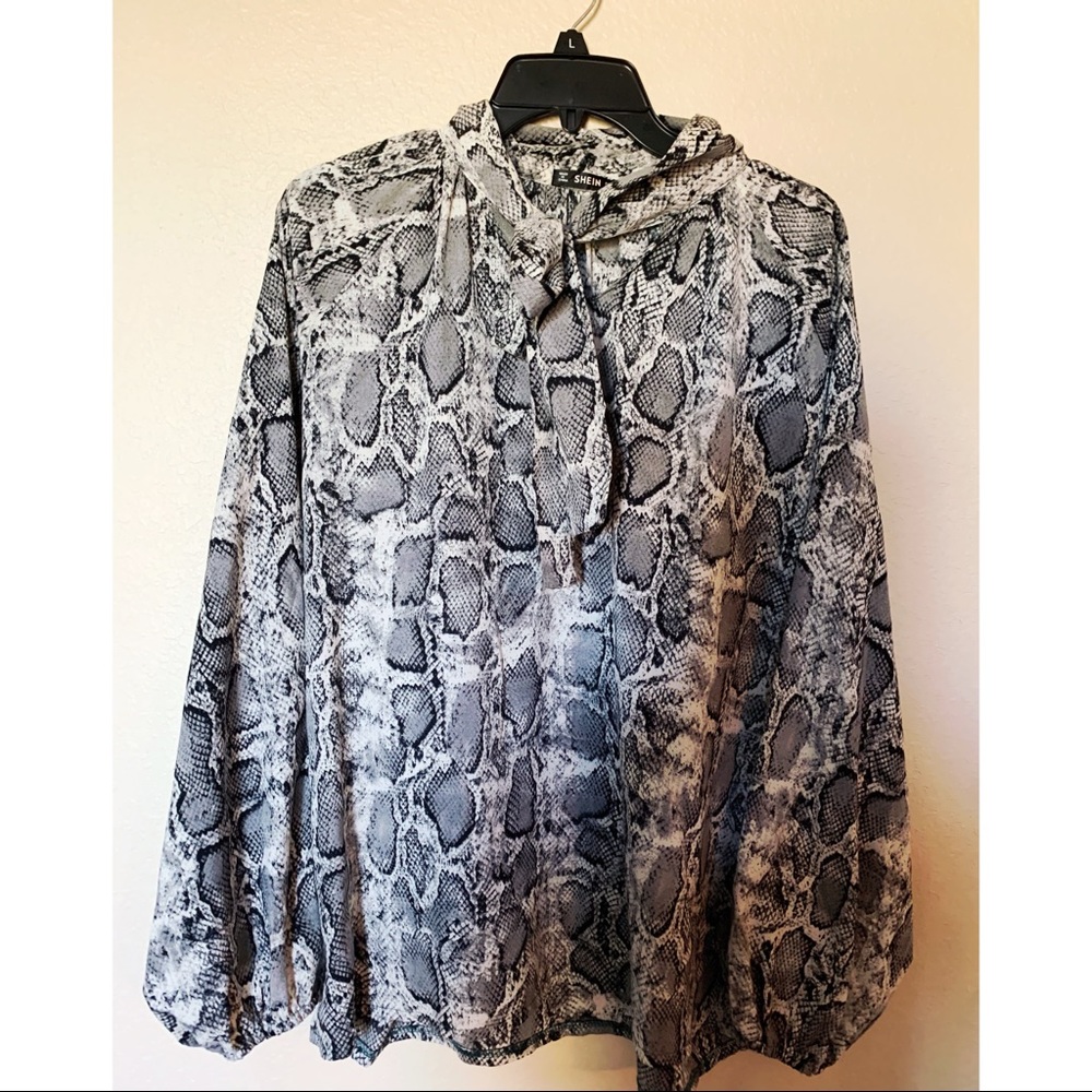 Women SnakeSkin top Blouse size XL
